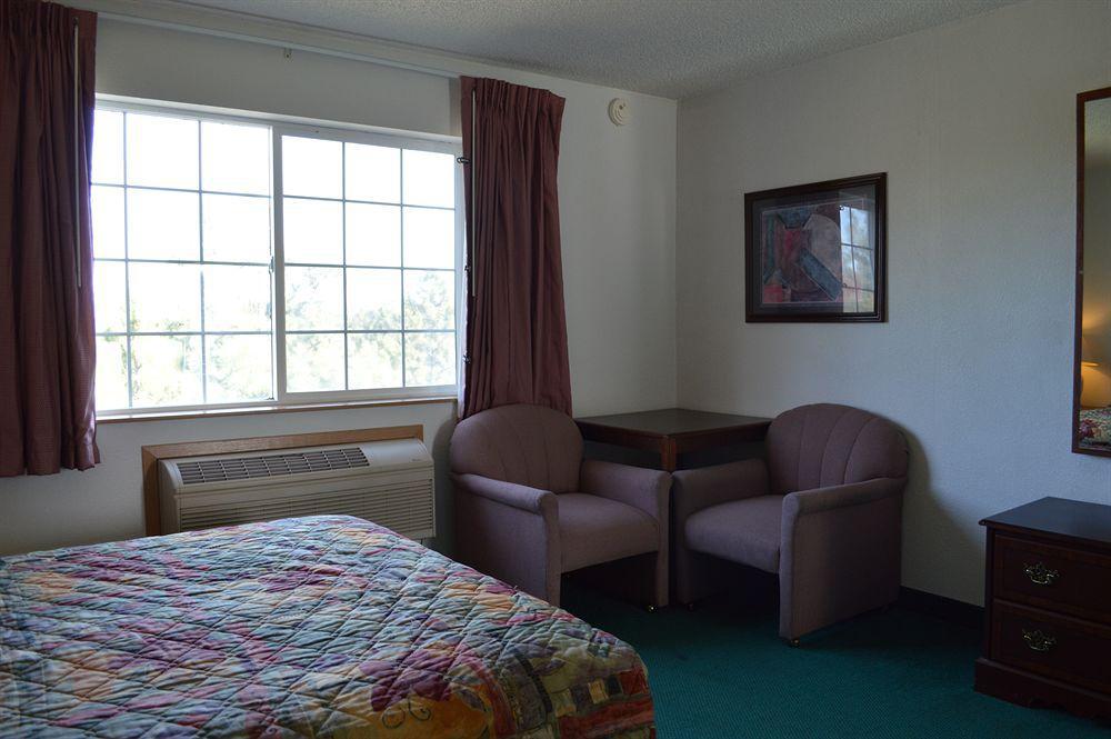 Econo Lodge & Suites Spokane Bagian luar foto