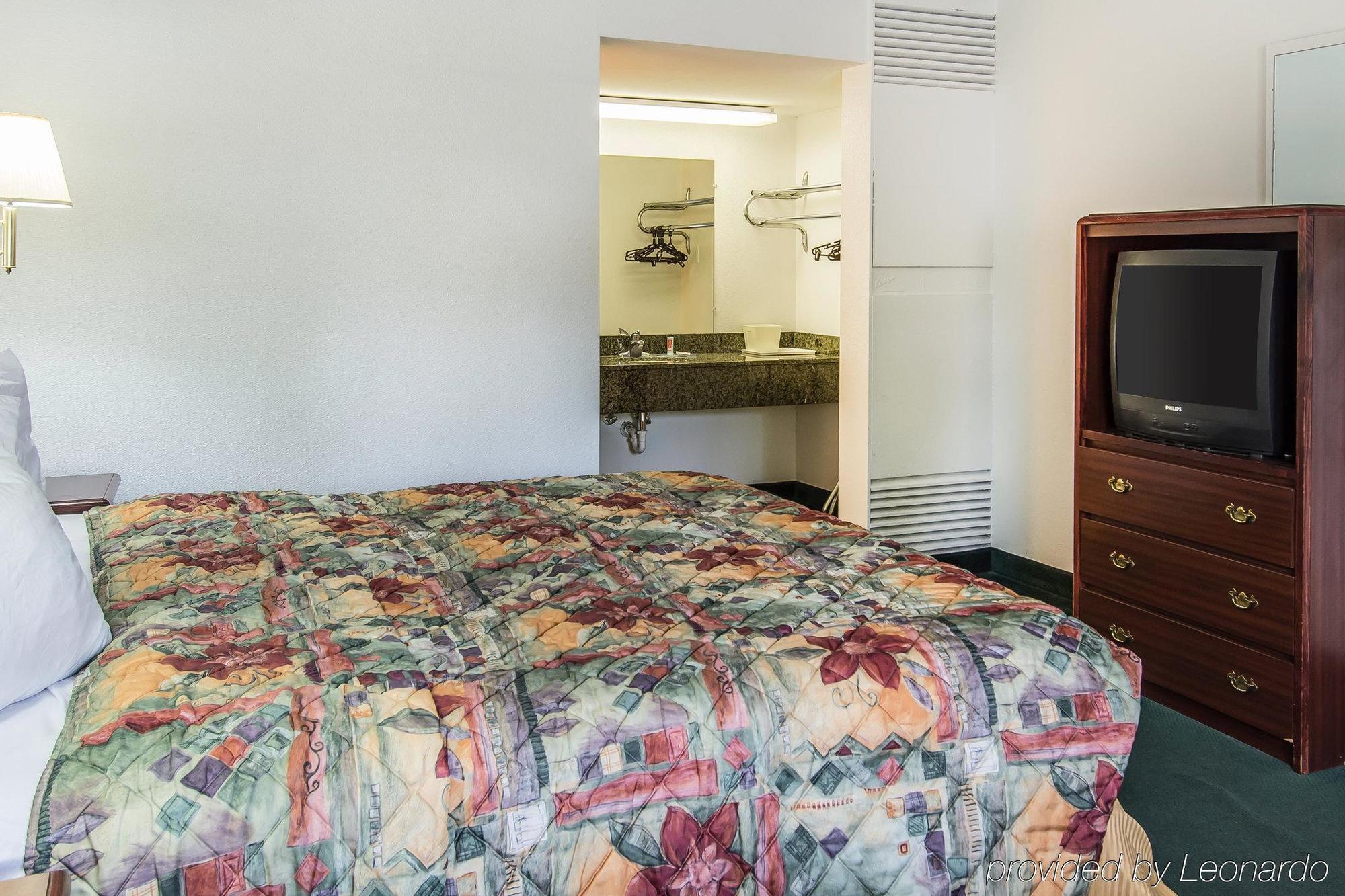 Econo Lodge & Suites Spokane Bagian luar foto