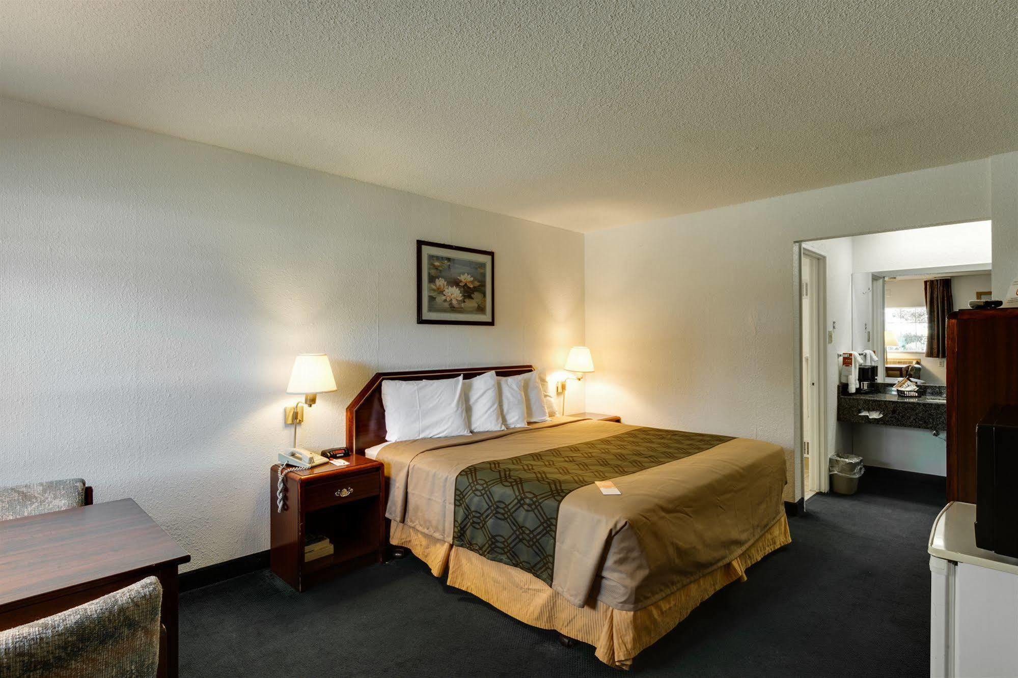 Econo Lodge & Suites Spokane Bagian luar foto
