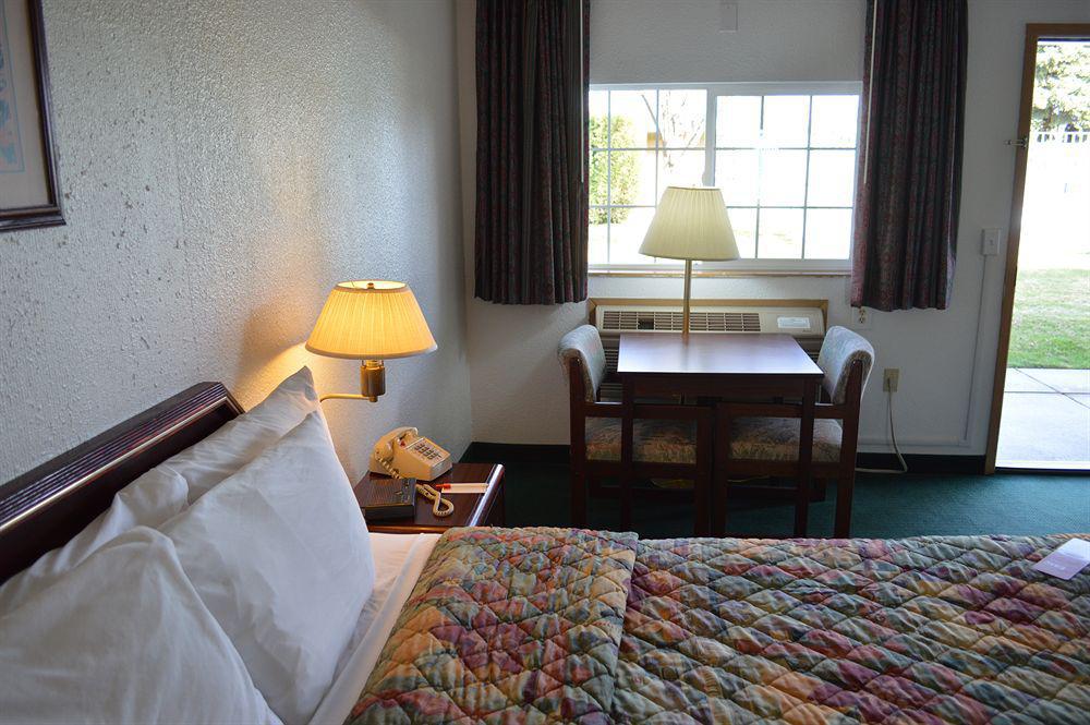 Econo Lodge & Suites Spokane Bagian luar foto