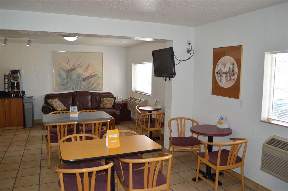 Econo Lodge & Suites Spokane Bagian luar foto