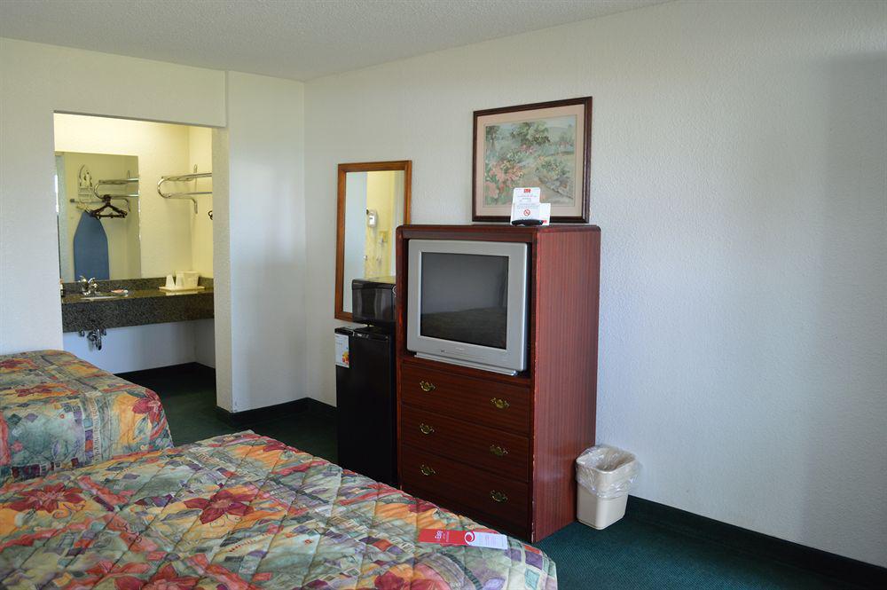 Econo Lodge & Suites Spokane Bagian luar foto