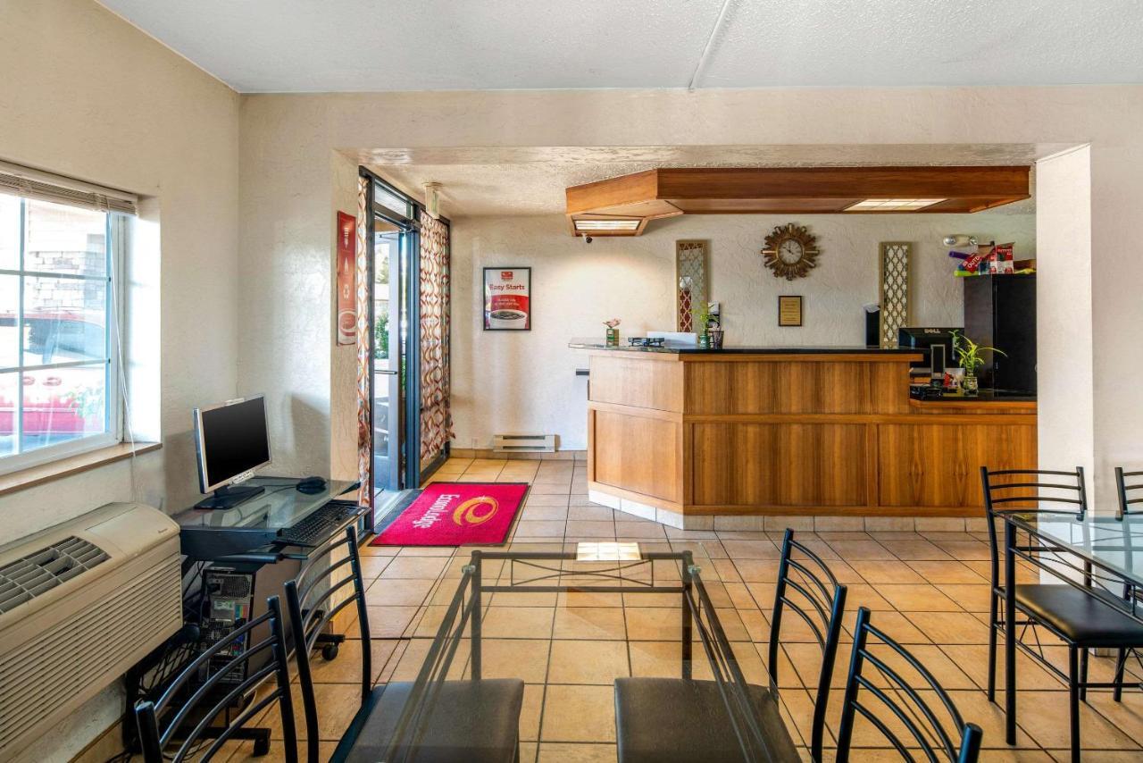 Econo Lodge & Suites Spokane Bagian luar foto